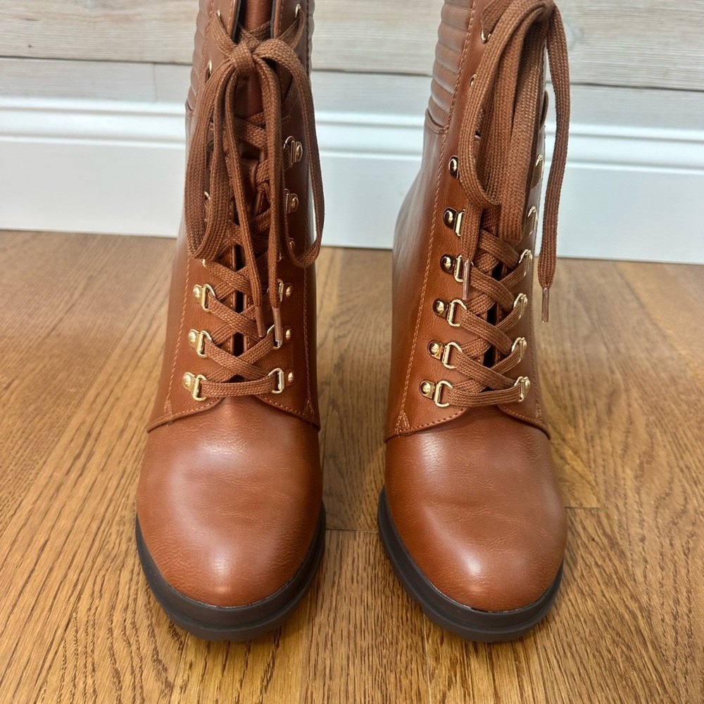 Shoe Dazzle Brown Lace-Up Boots for Women